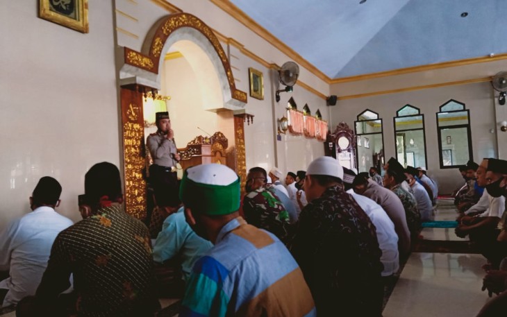 Kapolsek Limpung mengisi Khotbah Sholat Jum'at di Masjid Jami Nurul Huda Limpung Jum'at 29/9/12020 