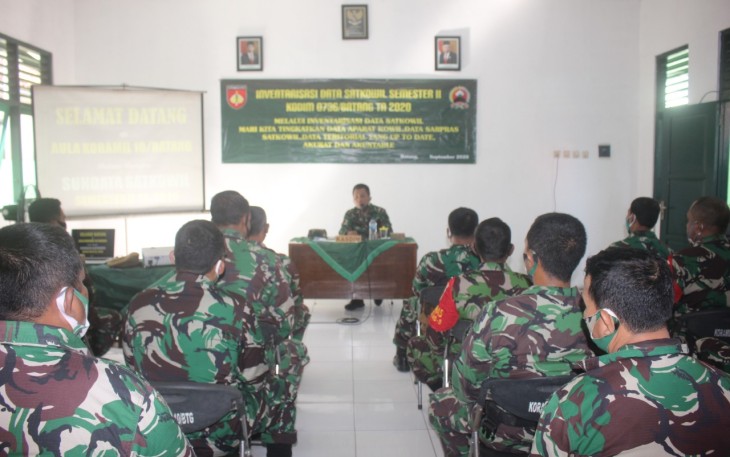Kepala Staf Kodim Mayor Kav. Haryono menyampaikan sosialisasi penyusunan data Satkowil di aula Koramil 10/Batang Selasa, 29/9/2020