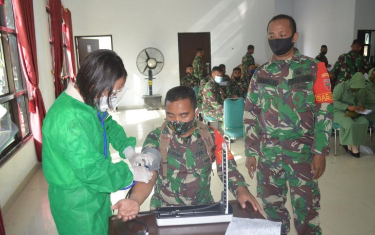 Wujudkan Kepedulian Untuk Berbagi Kepada Sesama Korem 143/HO Gelar Donor Darah