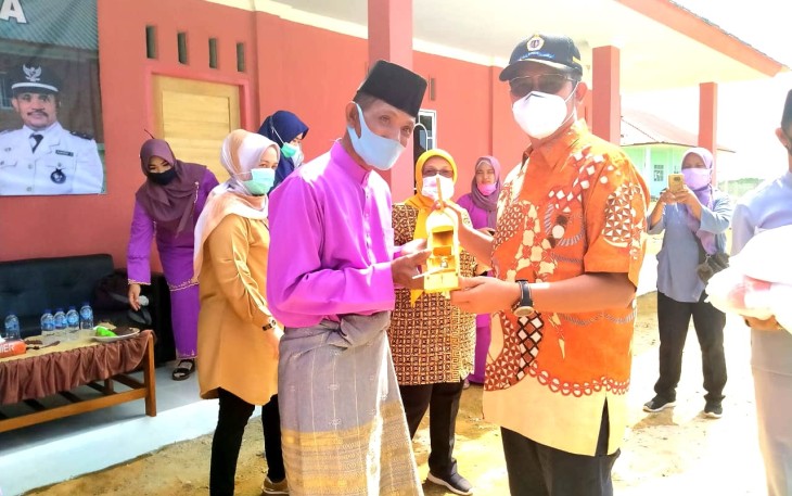 Bupati Bintan Apri Sujadi Resmikan Gedung Lembaga Desa Pangkil