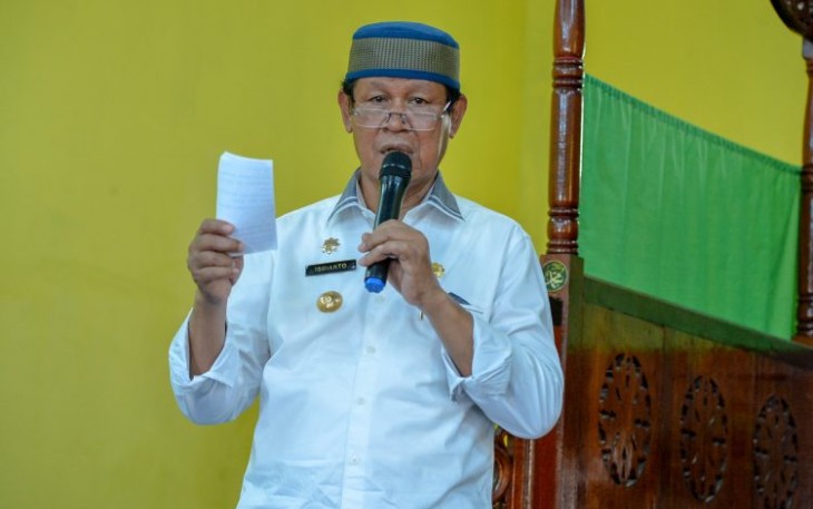 Gubernur Kepri H. Isdianto