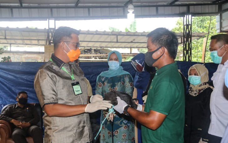 Bupati Bintan Apri Sujadi saat melauching program Kampung Ayam di Sei Nam