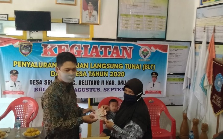 35 KK Warga Desa Srijaya OKU Timur Kembali Terima BLT