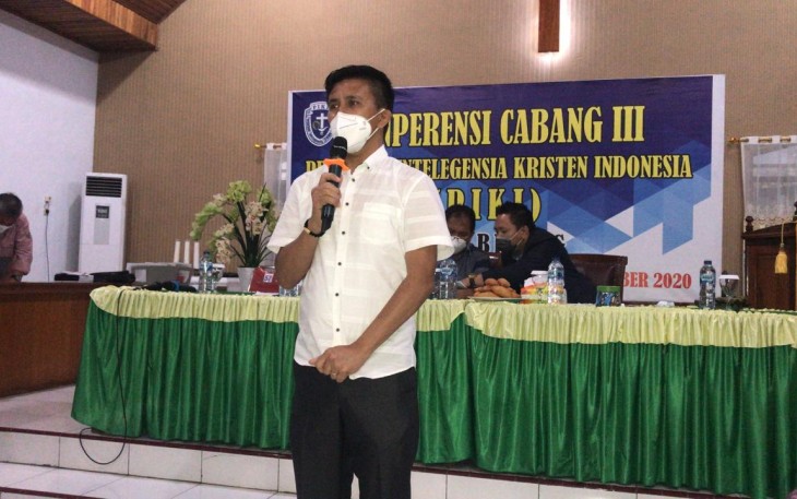 Dr. Piter Lumengkewas saat berikan sambutannya