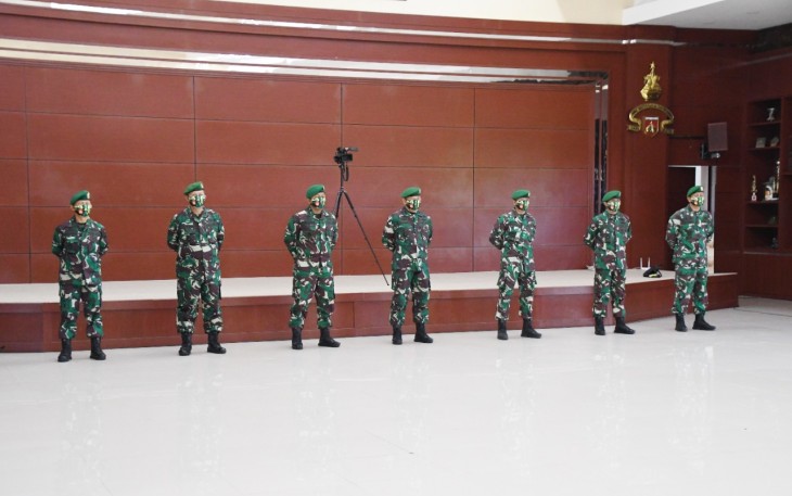 Prosesi laporan Korp kenaikan pangkat perwira di aula Makodam IV/Diponegoro Jl. Perintis Kemerdekaan, Watugong, Semarang. Kamis (1/10/2020). 