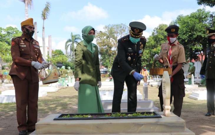 Kodim 0807/Tulungagung Laksanakan Tabur Bunga di TMP