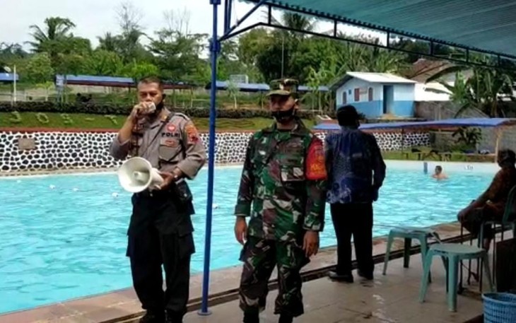 Forkompimcam Tersono sosialisasikan prokes di tempat publik Sabtu, 3/10/2020