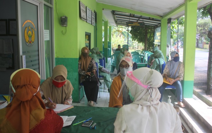 Kabid KB Advokasi KIE BKKBN Provinsi Jawa Tengah Yuli Arsianto bersama dengan 3 orang. Dalam kunjungan ke Klinik Pratama 36 Batang. Kamis 8/10/2020