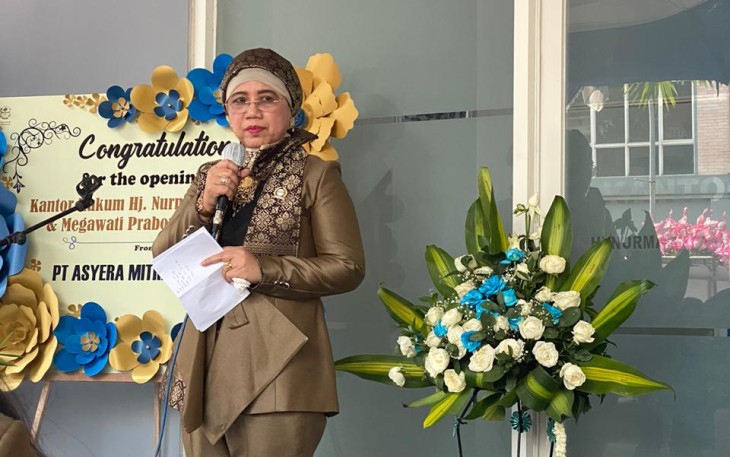  Hj. Nurmalah, SH.MH  memberikan sambutan saat peresmian kantor hukum Hj. Nurmalah, SH.MH dan Megawati Prabowo, SH.MKn. di Ruko Citra Graend London C-15 jln. Kompol R. Soekamto Sambiroto Semarang Jawa Tengah Pada hari Jum'at, 16/10/2020.