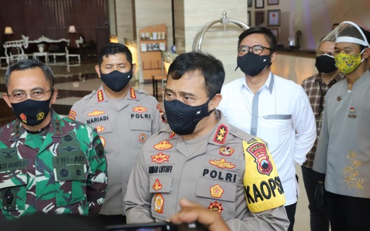 Kapolda Jateng Irjen. Pol. Drs. Ahmad Luthfi  bersama  Pangdam Mayjen Bakti Agus Fajari  melakunan sosialisi prokes. Sabtu , 25/10/2020