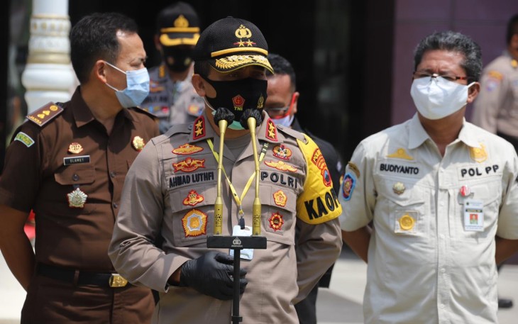 Kapolda Jateng Irjen Ahmad Luthfi memberikan keterangan kepada media di Gedung Borobudur Mapolda Jateng,. Minggu, 25/10/2020