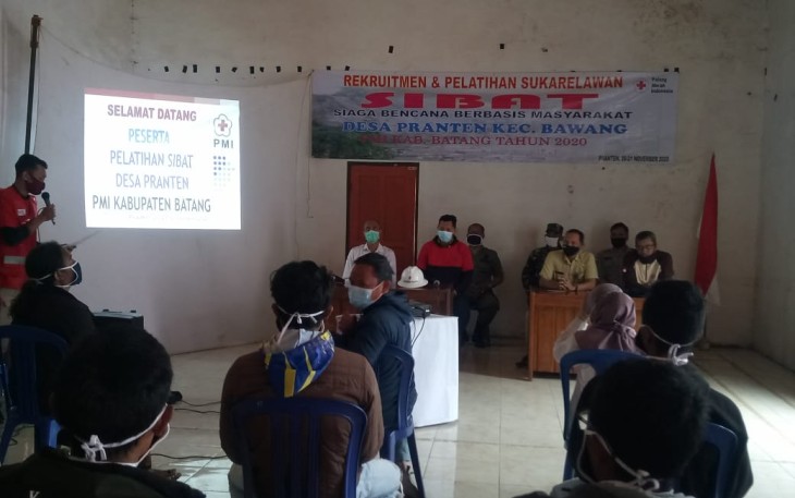 PMI Cabang Batang mengadakan rekrutmen dan pelatihan sukarelawan SIBAT ( Siaga Bencana Berbasis Masyarakat) di Balai Desa Pranten Bawang, Jumat (20/11/2020).