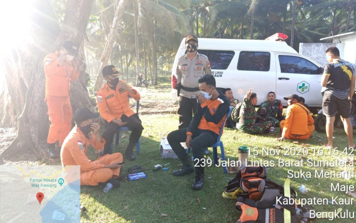 Polres Kaur Turunkan Anggota Bantu Cari Nelayan Tenggelam Pantai Way Hawang Kecamatan Maje