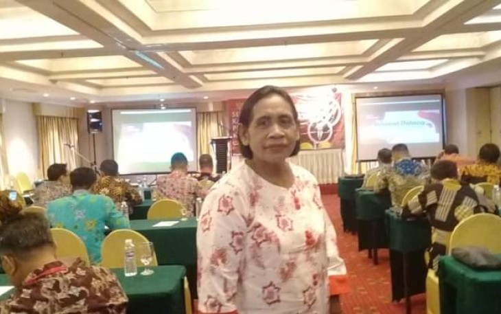 Camat Taniwel Timur Kabupaten Seram Bagian Barat Mery Matitale 