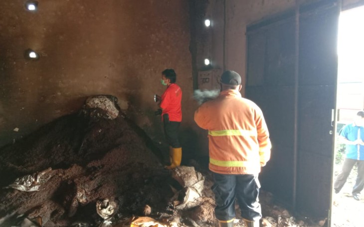 Gudang Pengolahan Vitamin Ayam di Tulungagung Terbakar