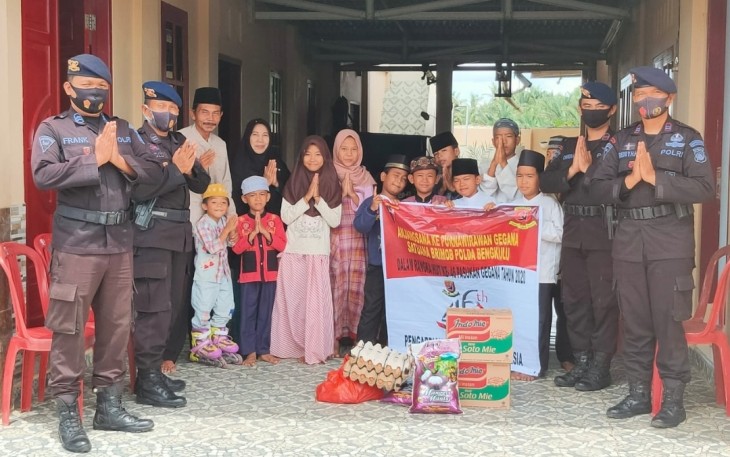 Satbrimob Polda Bengkulu Gelar Bakti Sosial 