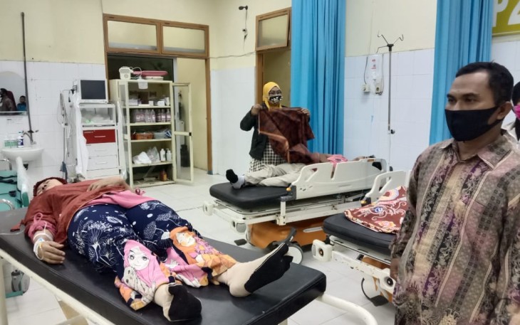 Sekdakab Asahan Drs Jhon Hardi Nasution MSi  Besuk Korban Keracunan Makanan di RSUD HAMS Kisaran