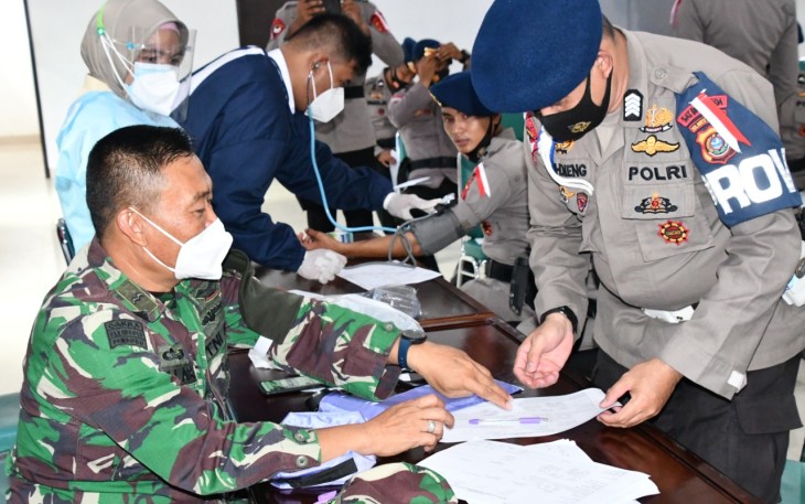Baksos Donor Darah Hari Juang TNI-AD ke 75 Korem 143/HO Kumpulkan 105 Kantong Darah