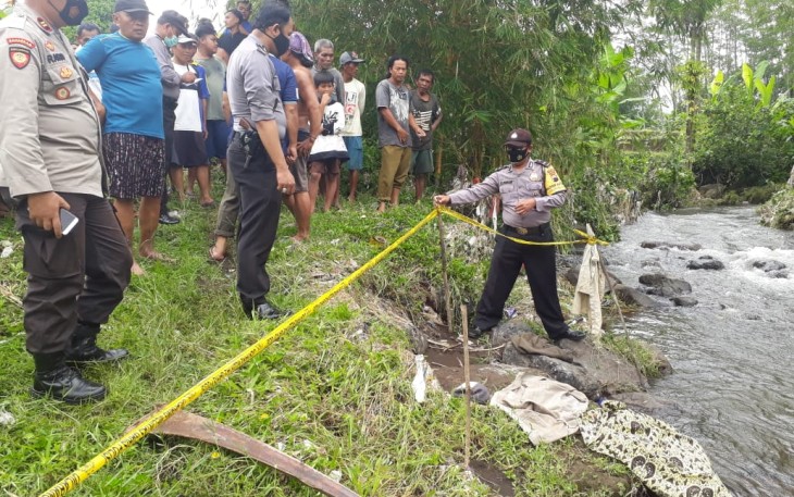 Seorang kakek bernama Raswan (70) warga Desa Dawuhan, Kecamatan Padamara, Kabupaten Purbalingga ditemukan meninggal dunia di sungai wilayah desa setempat, Jumat (4/12/2020).