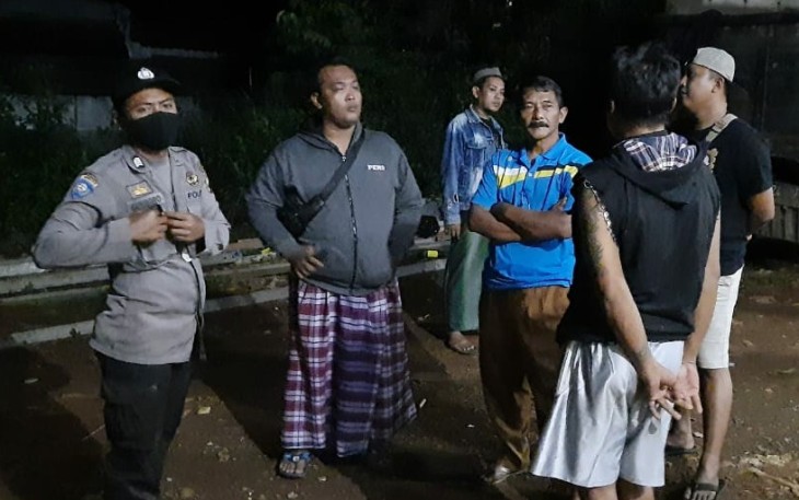 Kanitbinmas Polsek Wonotunggal Polres Batang Bripka Guntoro bersama anggota mendatangi para pemuda yang diduga meresahkan warga dan berikan imbauan kamtibmas Rabu (9/12/2020).