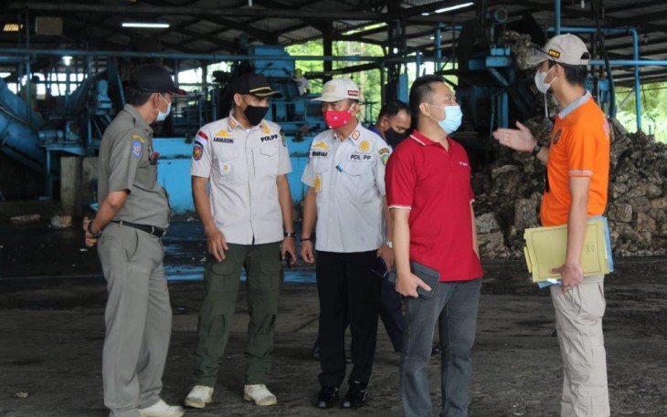 Kepala Satpol PP Bengkulu tengah Gunawan K SE MM Saat Memberikan Sosialisasi Pengarahan dan Peringatan Terhadap Perusahaan Serta Pelaku Usaha