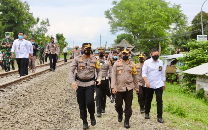 Kapolda Jateng Irjen Pol Drs Ahmad Lutfi Memberikan Perhatian Langsung Pada Peristiwa Kecelakaan 