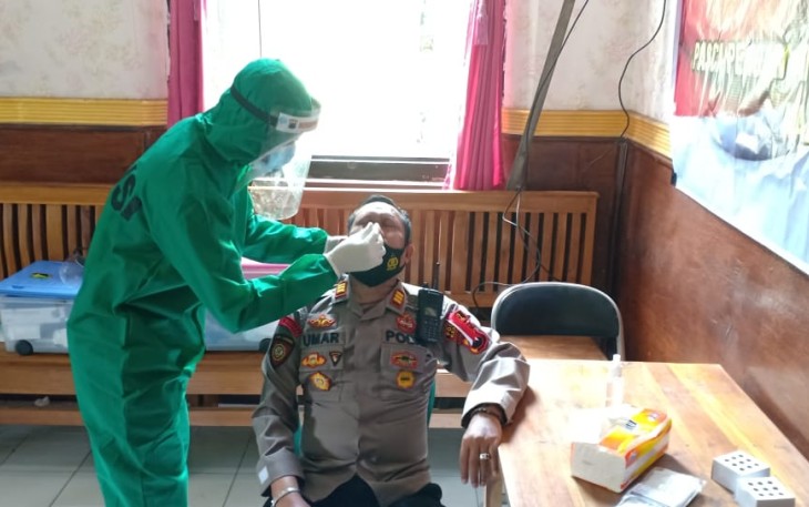 Kapolsek Gemuh AKP Abdullah Umar SH MH Laksanakan Rapid Antigen di Aula Polsek Gemuh