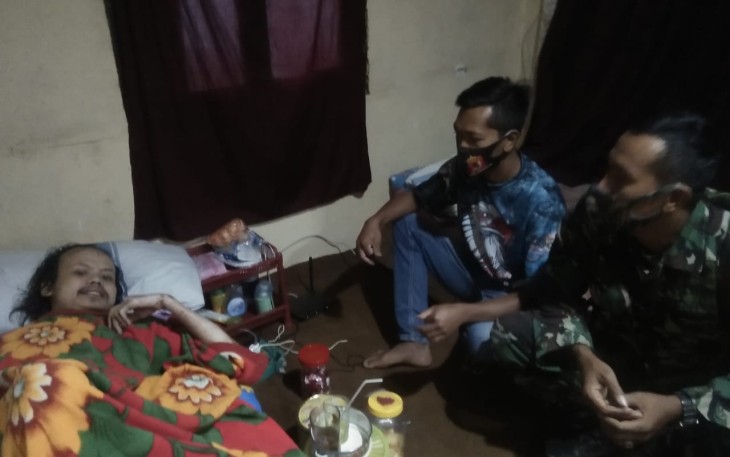 Sertu Heri R Selaku Pembina Relawan Satria Elang Berikan Donasi