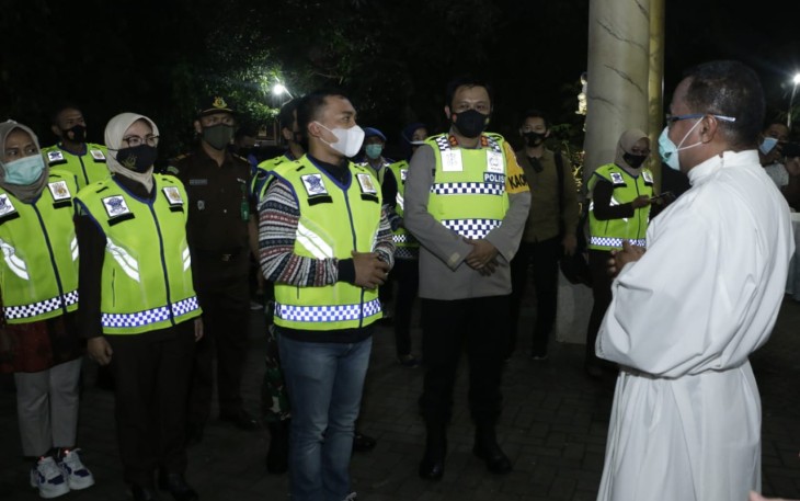 Pimpinan Gereja Katolik Santo Yusup, Romo Joseph Ohoiledwarin mengucapkan terima kasih kepada Bupati Wihaji beserta jajaran Forkopimda karena berkunjung dan memberikan perhatian yang spesial kepada para pengurus gereja.