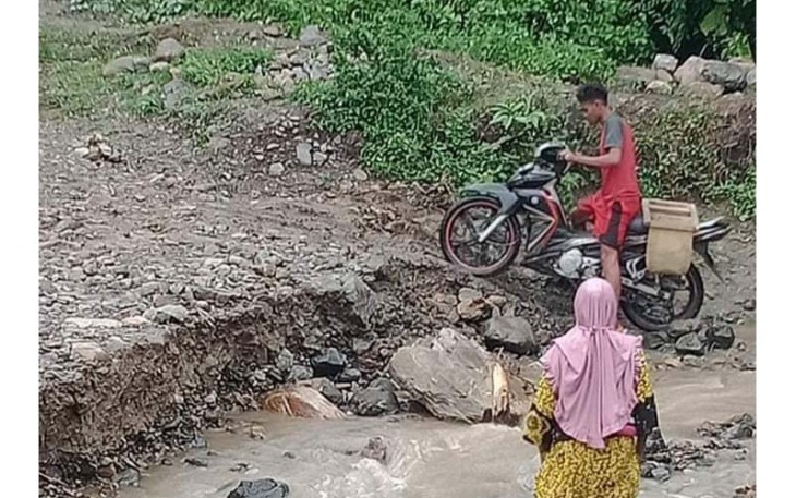 Warga Talaga Desa Luhu Minta Pemda SBB Bangun Jembatan di Kali Waikamua