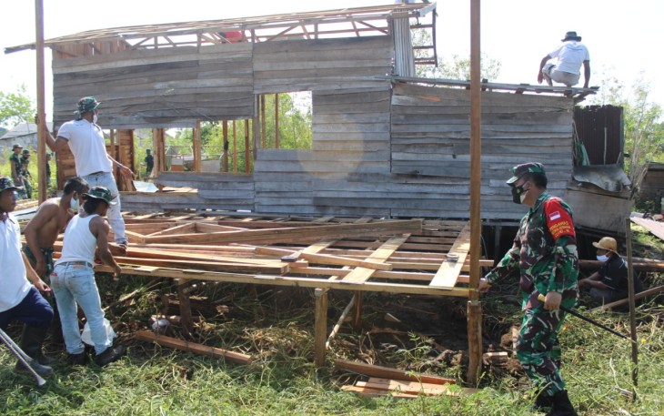 Kodim Palangka Raya Bersama Baznas dan PKBP Bedah Rumah Warga Tidak Mampu