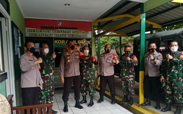 Danramil 04/CK Sambut Kunjungan Kapolres Metro Jakbar di Koramil 04/CK