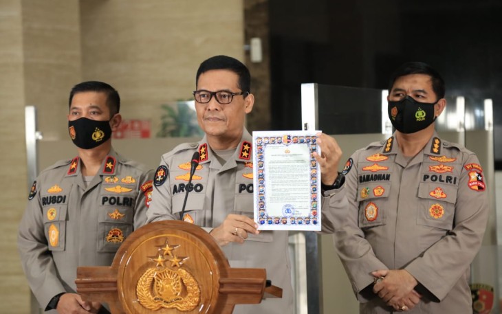 Kadiv Humas Polri Irjen Pol. Raden Prabowo Argo Yuwono SIK MSi Saat Memberikan Keterangan di Depan Media