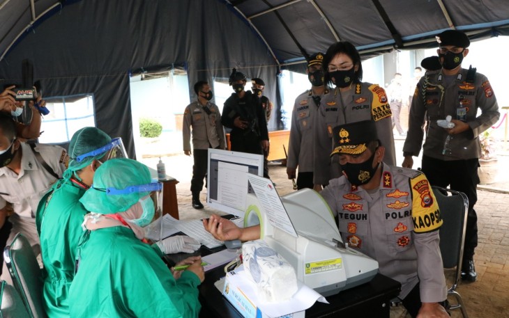 Kapolda Jadi Orang Pertama di Polda Bengkulu yang di Suntik Vaksin