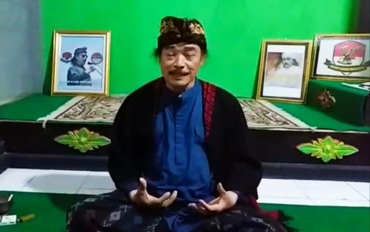 Gus Nuril Saat Memberikan Keterangan Kepada Awak Media di Ponpes Sokotunggal