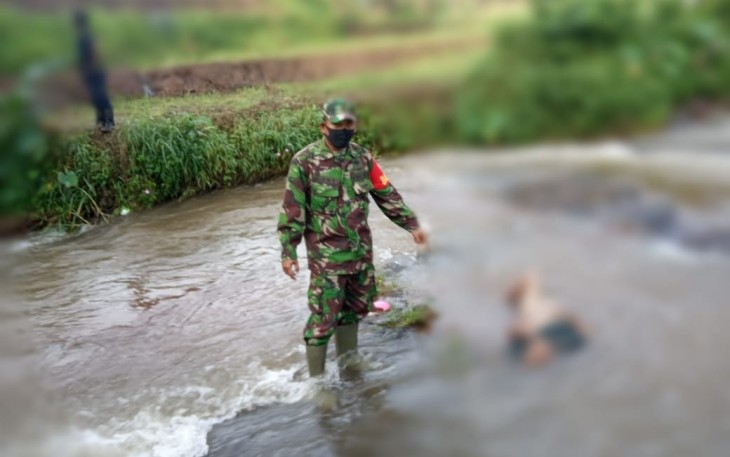Ditemukan sesosok Mayat Sekira Pukul 07 30 WIB Disungai Desa Sukomangli