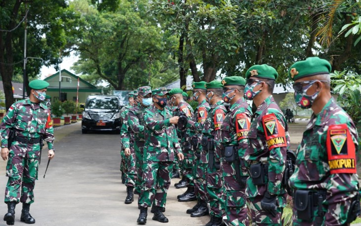 Satuan Yonif 403/Wirasada Pratista Menerima Kunjungan Tim Riksiapops Mabes TNI Yang dipimpin oleh Wakil Asisten Operasi Panglima TNI Marsma TNI Tedi Rizalihadi