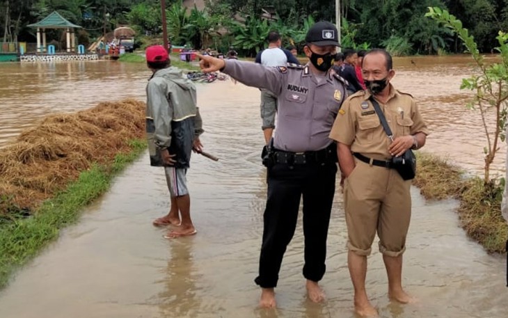  Intensitas Curah Hujan Tinggi Sejak Senin Kemarin Membuat Sungai Kayen Meluap dan Merendam Puluhan Hektare Area Persawahan Dukuh Kayen Desa Kalibalik 