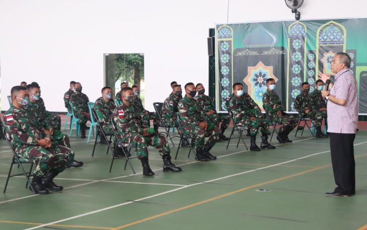 Puluhan Prajurit Tamtama Bintara dan Perwira Serta Persit Yonif 403/WP 