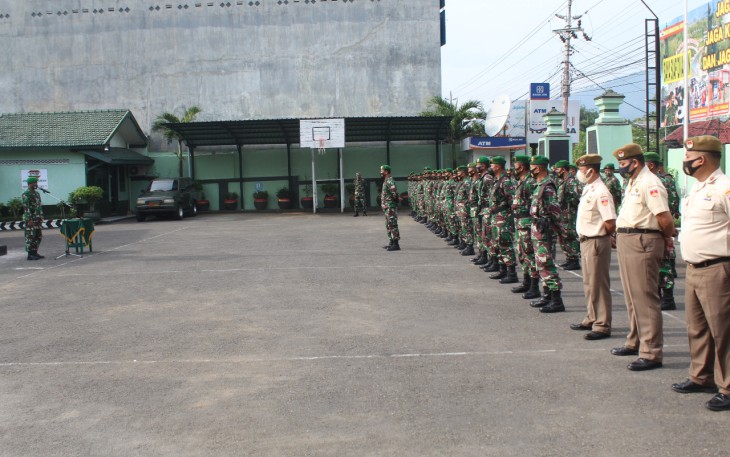 Komandan Kodim 0728/Wonogiri Letkol Inf Imron Masyhadi, S. E., pada kesempatan Senin(25/1), memberikan jam komandan(JamDan) kepada seluruh anggota militer maupun PNS Kodim 0728/Wonogiri yang bertempat di halaman Makodim setempat.