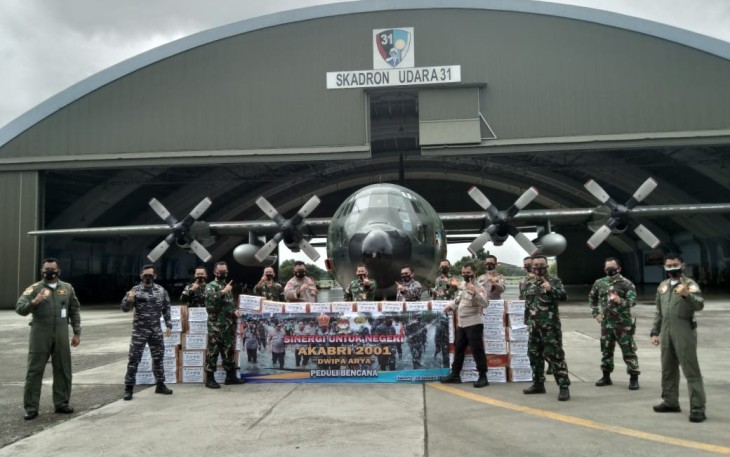 Peduli Masyarakat Terdampak Bencana Batalyon Dwipa Arya Kirim Bantuan Sebanyak 8 Ton ke Sulbar dan Kalsel