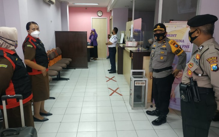 Kejaksaan Negeri Kediri Amankan Dua Tersangka Kasus Korupsi  PD BPR Kota Kediri