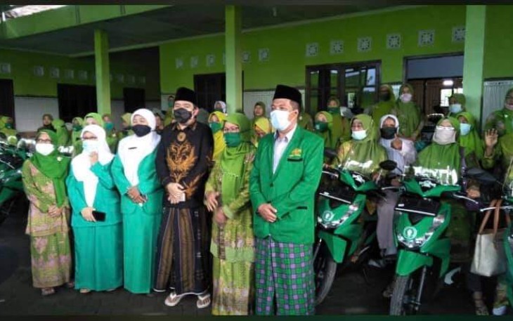 Laskar Sholawat Sumbang 40 Unit Kendaraan ke Pengurus Ranting Muslimat NU se-Kencong