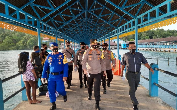 Polres Lingga Lakukan Edukasi Pembagian Masker Gratis