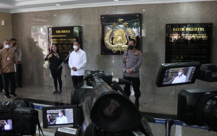 Menteri Pemuda dan Olahraga (Menpora) Zainudin Amali menyambangi Kapolri Jenderal Listyo Sigit Prabowo di Mabes Polri, Jakarta.