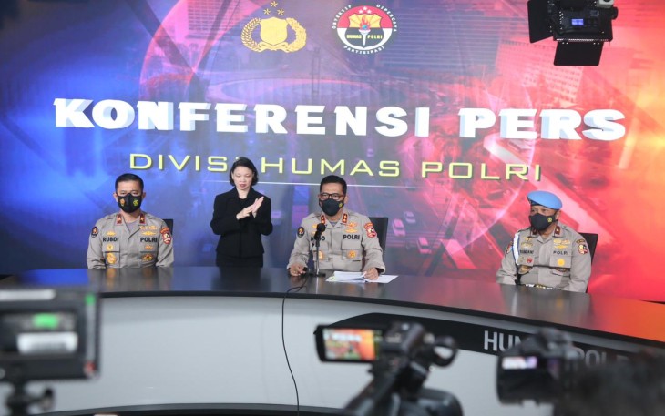 Kepala Divisi Humas Polri Irjen Argo Yuwono saat konferensi Pers