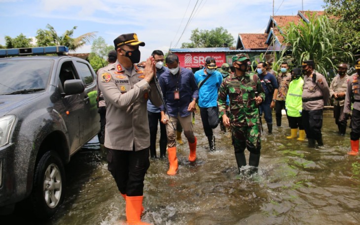 Penyerahan bantuan dari Presiden RI