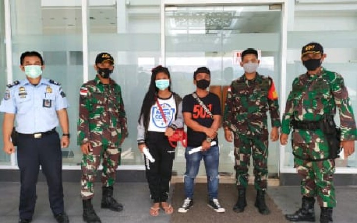 Satgas Pamtas RI-MLY Yonif 407/PK Pos Kotis berhasil mengamankan 2 Pekerja Migran Indonesia (PMI) non prosedural dari Malaysia yang kembali masuk Indonesia melalui jalur tidak resmi. PMI Ilegal tersebut diamankan saat melewati jalur tikus di Desa Sebindang, Kecamatan Badau, Kabupaten Kapuas Hulu.