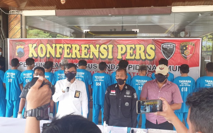 Direktorat Reserse Kriminal Umum Polda Jateng dalam kurung waktu 1,5 bulan, sejak tanggal 1 Januari 2021 sampai dengan 15 Februrari 2021  berhasil mengamankan 16 tersangka beserta barang bukti tindak pidana perjudian yang terjadi di wilayah hukum Polda Jateng dengan 2 judi jenis Hongkong, 2 Cap Jie Kie, 1 Dadu dan 1 Sabung ayam di wilayah hukum Polda Jateng.