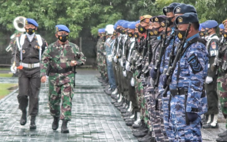 Pangdam IV/Diponegoro Mayjen TNI Bakti Agus Fadjari, S.I.P., M.Si. memimpin upacara Gelar Operasi Gaktib dan Operasi Yustisi Polisi Militer Tahun Anggaran 2021 wilayah Kodam IV/Diponegoro di Lapangan Upacara Pomdam IV/Diponegoro Jl. Yos Sudarso No.1, Tawangsari Kota Semarang, Kamis (25/2/2021).